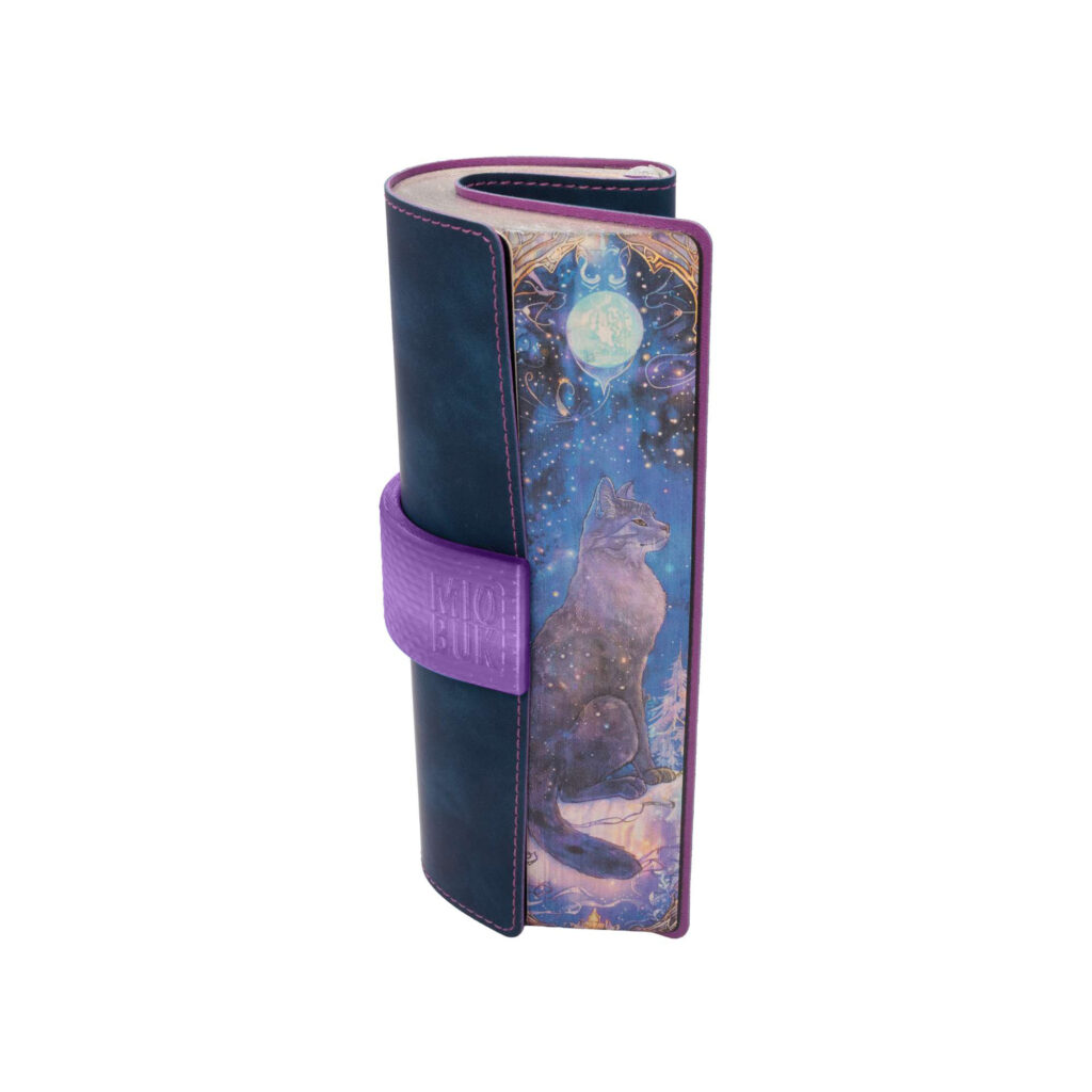 Taccuino Insight della Collezione Inner Echo con il MIOBUK® Ring Punti blu-viola applicato, illustrazione lato A